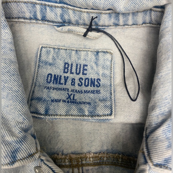 Acid wash Jean Jacket - Picture 2 of 3